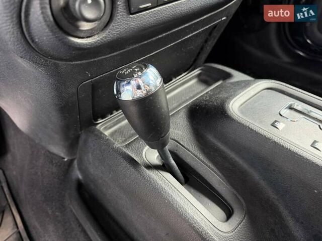 Чорний Джип Wrangler, об'ємом двигуна 3.6 л та пробігом 302 тис. км за 23490 $, фото 26 на Automoto.ua