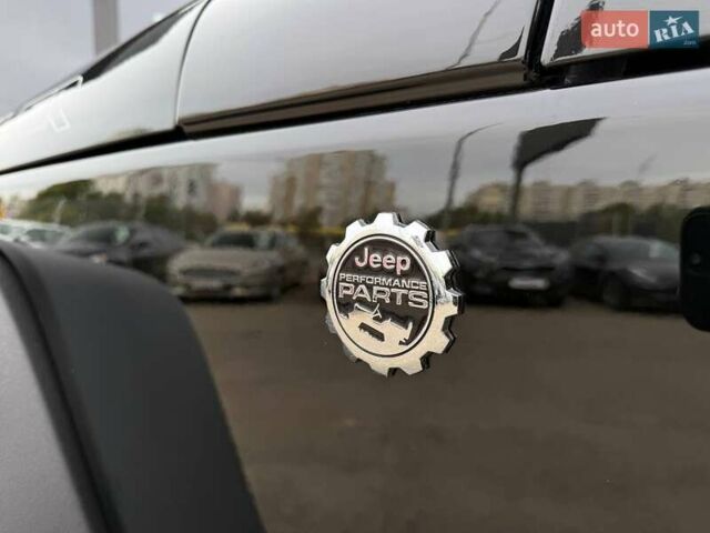 Чорний Джип Wrangler, об'ємом двигуна 3.6 л та пробігом 302 тис. км за 23490 $, фото 7 на Automoto.ua