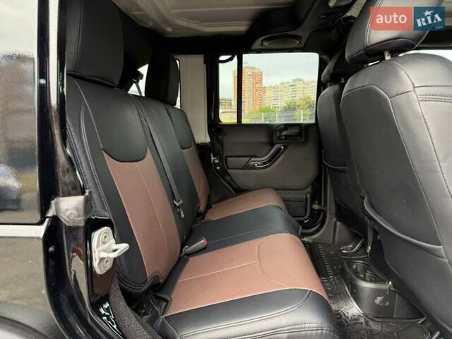 Чорний Джип Wrangler, об'ємом двигуна 3.6 л та пробігом 302 тис. км за 23490 $, фото 13 на Automoto.ua
