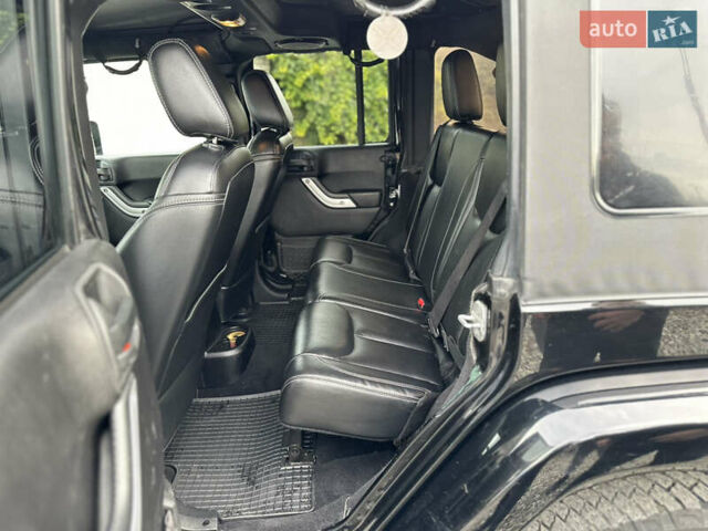 Чорний Джип Wrangler, об'ємом двигуна 3.6 л та пробігом 130 тис. км за 18300 $, фото 14 на Automoto.ua