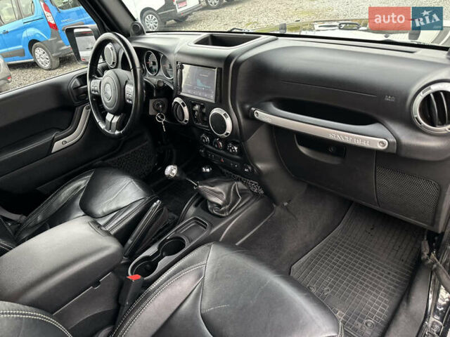 Чорний Джип Wrangler, об'ємом двигуна 3.6 л та пробігом 130 тис. км за 18300 $, фото 19 на Automoto.ua