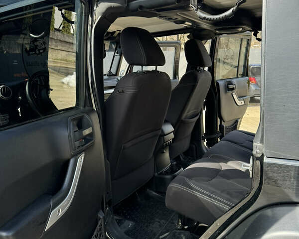 Чорний Джип Wrangler, об'ємом двигуна 2.8 л та пробігом 153 тис. км за 25000 $, фото 26 на Automoto.ua