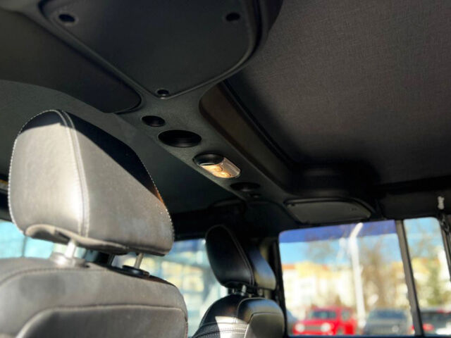 Чорний Джип Wrangler, об'ємом двигуна 3.6 л та пробігом 155 тис. км за 23000 $, фото 16 на Automoto.ua