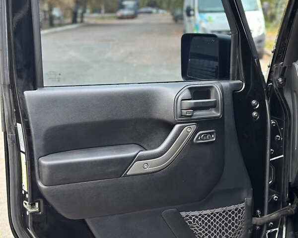 Джип Вранглер 2015 в Киеве на Automoto.ua Черный Джип Вранглер, объемом двигателя 3.6 л и пробегом 46 тыс. км за 21900 $, фото 30 на Automoto.ua