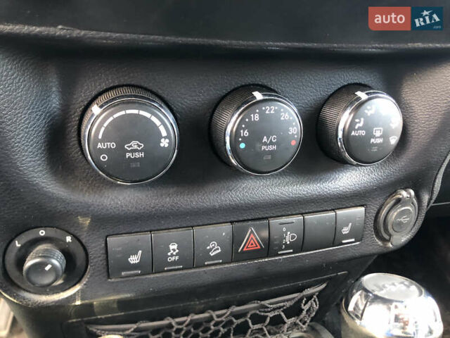 Черный Джип Вранглер, объемом двигателя 2.77 л и пробегом 175 тыс. км за 26900 $, фото 13 на Automoto.ua