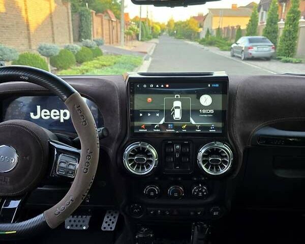 Джип Вранглер 2015 в Одессе на Automoto.ua Черный Джип Вранглер, объемом двигателя 3.6 л и пробегом 62 тыс. км за 38888 $, фото 36 на Automoto.ua