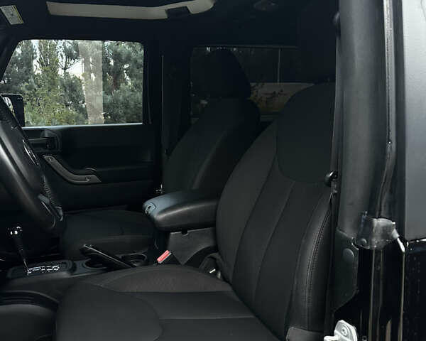 Джип Вранглер 2015 в Киеве на Automoto.ua Черный Джип Вранглер, объемом двигателя 3.6 л и пробегом 46 тыс. км за 21900 $, фото 32 на Automoto.ua