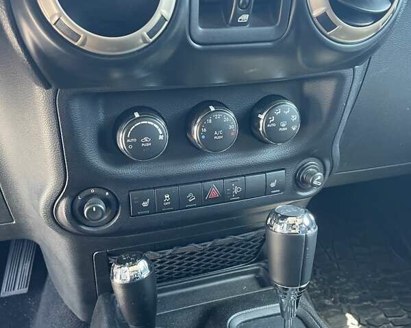 Чорний Джип Wrangler, об'ємом двигуна 2.8 л та пробігом 70 тис. км за 23000 $, фото 17 на Automoto.ua