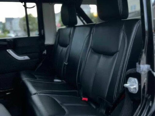 Чорний Джип Wrangler, об'ємом двигуна 3.6 л та пробігом 76 тис. км за 14500 $, фото 11 на Automoto.ua