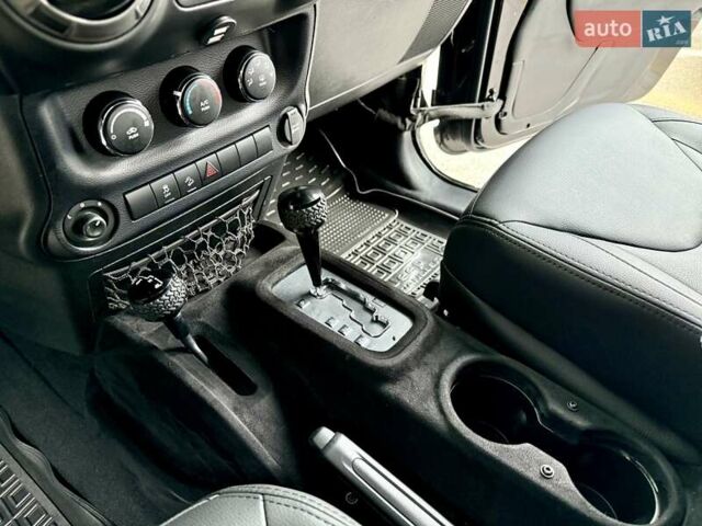 Черный Джип Вранглер, объемом двигателя 3.6 л и пробегом 152 тыс. км за 21900 $, фото 33 на Automoto.ua