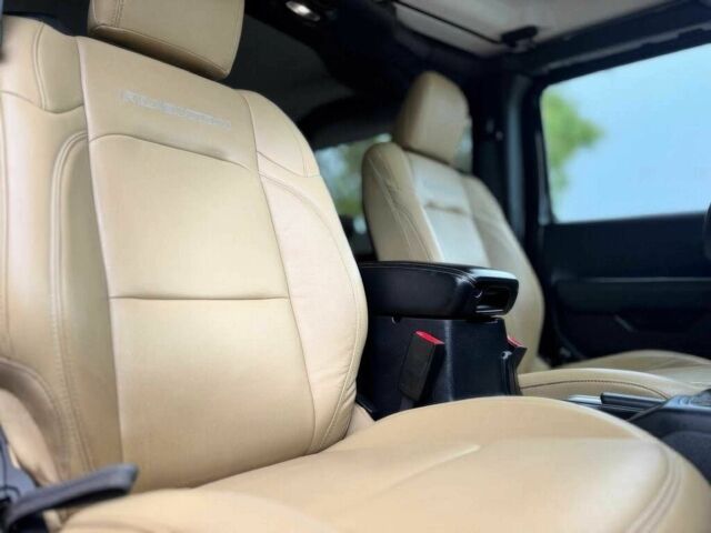 Чорний Джип Wrangler, об'ємом двигуна 3.6 л та пробігом 57 тис. км за 18400 $, фото 7 на Automoto.ua