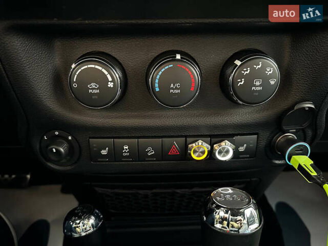 Черный Джип Вранглер, объемом двигателя 3.6 л и пробегом 54 тыс. км за 35500 $, фото 26 на Automoto.ua