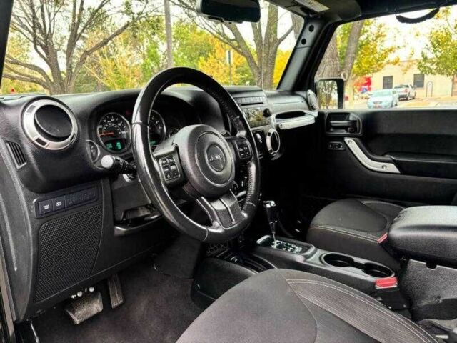 Джип Вранглер 2018 в Львове на Automoto.ua Черный Джип Вранглер, объемом двигателя 3.6 л и пробегом 40 тыс. км за 12000 $, фото 9 на Automoto.ua