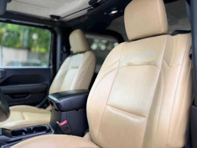 Чорний Джип Wrangler, об'ємом двигуна 3.6 л та пробігом 57 тис. км за 18400 $, фото 5 на Automoto.ua