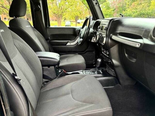 Джип Вранглер 2018 в Львове на Automoto.ua Черный Джип Вранглер, объемом двигателя 3.6 л и пробегом 40 тыс. км за 12000 $, фото 14 на Automoto.ua