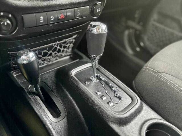 Джип Вранглер 2018 в Львове на Automoto.ua Черный Джип Вранглер, объемом двигателя 3.6 л и пробегом 40 тыс. км за 12000 $, фото 11 на Automoto.ua