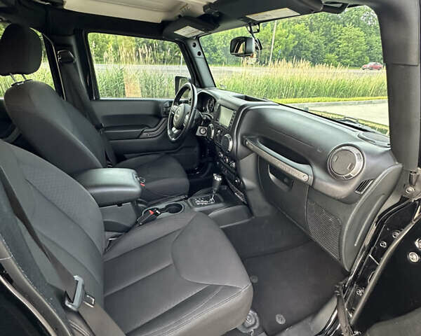 Черный Джип Вранглер, объемом двигателя 3.6 л и пробегом 72 тыс. км за 27000 $, фото 14 на Automoto.ua