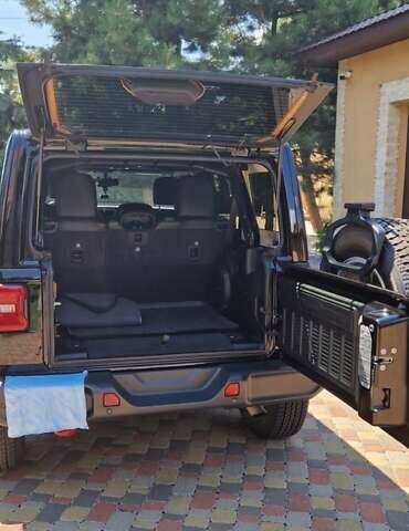 Черный Джип Вранглер, объемом двигателя 2 л и пробегом 38 тыс. км за 55000 $, фото 4 на Automoto.ua