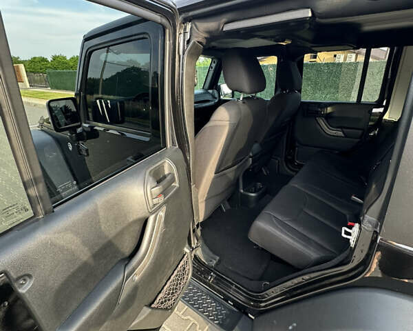 Черный Джип Вранглер, объемом двигателя 3.6 л и пробегом 72 тыс. км за 27000 $, фото 11 на Automoto.ua