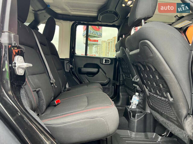 Черный Джип Вранглер, объемом двигателя 2 л и пробегом 44 тыс. км за 42000 $, фото 6 на Automoto.ua