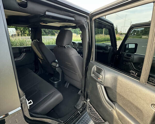 Черный Джип Вранглер, объемом двигателя 3.6 л и пробегом 72 тыс. км за 27000 $, фото 12 на Automoto.ua