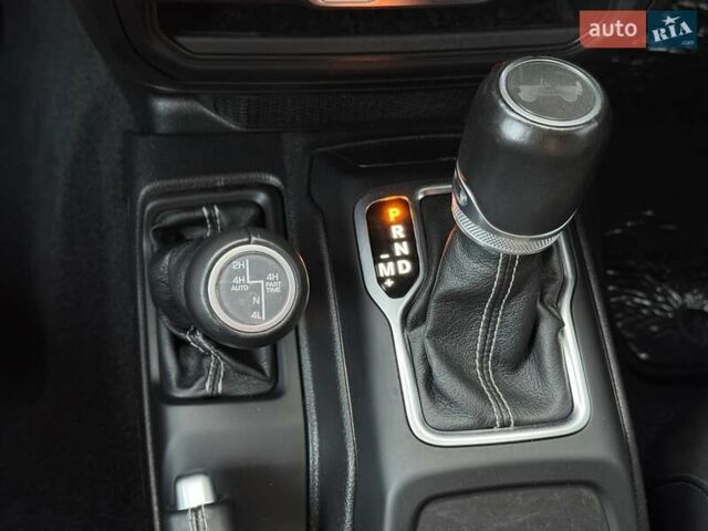 Чорний Джип Wrangler, об'ємом двигуна 2 л та пробігом 99 тис. км за 39900 $, фото 36 на Automoto.ua