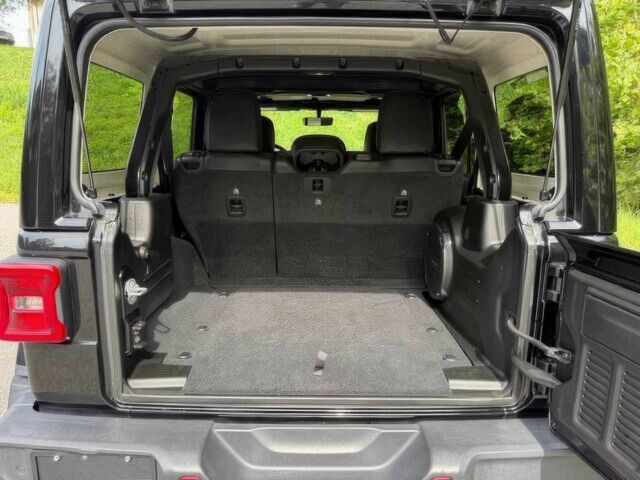 Черный Джип Вранглер, объемом двигателя 3.6 л и пробегом 35 тыс. км за 27000 $, фото 12 на Automoto.ua