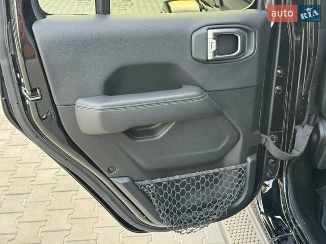 Чорний Джип Wrangler, об'ємом двигуна 2 л та пробігом 99 тис. км за 39900 $, фото 16 на Automoto.ua