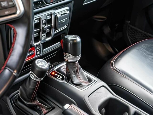 Джип Wrangler 2021 у Львові на Automoto.ua Чорний Джип Wrangler, об'ємом двигуна 2 л та пробігом 12 тис. км за 35000 $, фото 11 на Automoto.ua