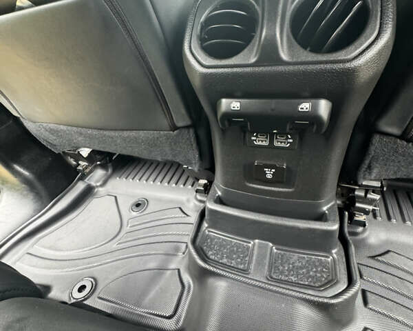 Чорний Джип Wrangler, об'ємом двигуна 2 л та пробігом 48 тис. км за 59999 $, фото 27 на Automoto.ua