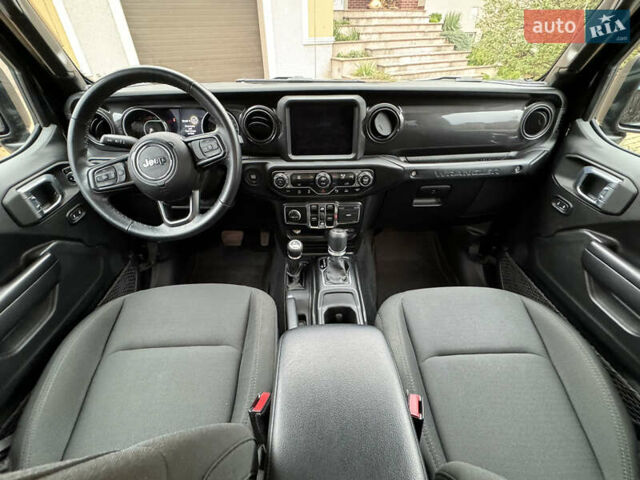 Чорний Джип Wrangler, об'ємом двигуна 3 л та пробігом 34 тис. км за 53900 $, фото 13 на Automoto.ua