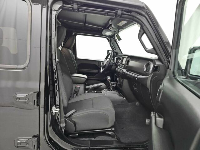 Чорний Джип Wrangler, об'ємом двигуна 3.6 л та пробігом 15 тис. км за 31000 $, фото 9 на Automoto.ua