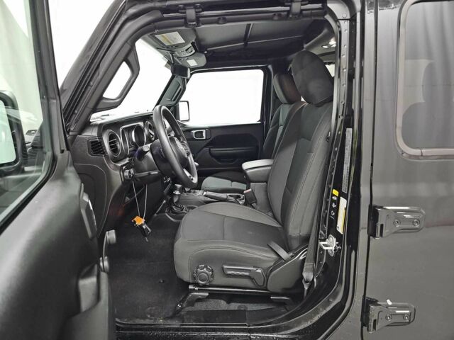Чорний Джип Wrangler, об'ємом двигуна 3.6 л та пробігом 15 тис. км за 31000 $, фото 5 на Automoto.ua