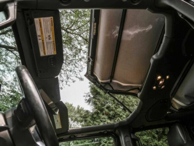 Чорний Джип Wrangler, об'ємом двигуна 2 л та пробігом 22 тис. км за 18700 $, фото 12 на Automoto.ua