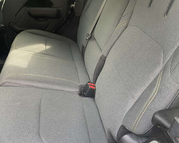 Черный Джип Вранглер, объемом двигателя 2 л и пробегом 32 тыс. км за 39500 $, фото 2 на Automoto.ua