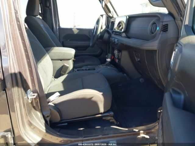 Чорний Джип Wrangler, об'ємом двигуна 2 л та пробігом 8 тис. км за 15000 $, фото 4 на Automoto.ua