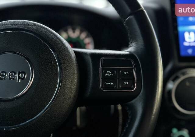 Фиолетовый Джип Вранглер, объемом двигателя 3.6 л и пробегом 70 тыс. км за 39500 $, фото 35 на Automoto.ua