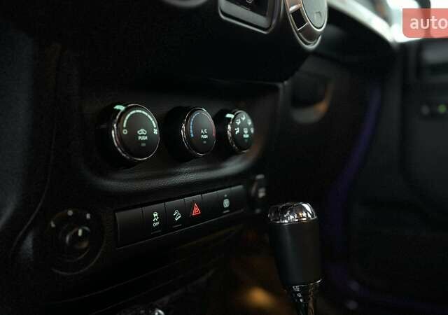 Фиолетовый Джип Вранглер, объемом двигателя 3.6 л и пробегом 70 тыс. км за 39500 $, фото 41 на Automoto.ua