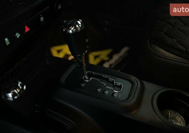 Фиолетовый Джип Вранглер, объемом двигателя 3.6 л и пробегом 70 тыс. км за 39500 $, фото 42 на Automoto.ua