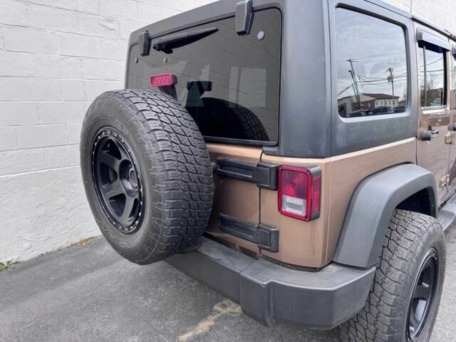 Коричневый Джип Вранглер, объемом двигателя 3.6 л и пробегом 72 тыс. км за 8900 $, фото 4 на Automoto.ua