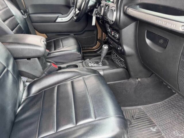 Коричневый Джип Вранглер, объемом двигателя 3.6 л и пробегом 72 тыс. км за 8900 $, фото 10 на Automoto.ua