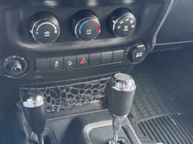 Коричневый Джип Вранглер, объемом двигателя 3.6 л и пробегом 72 тыс. км за 8900 $, фото 13 на Automoto.ua