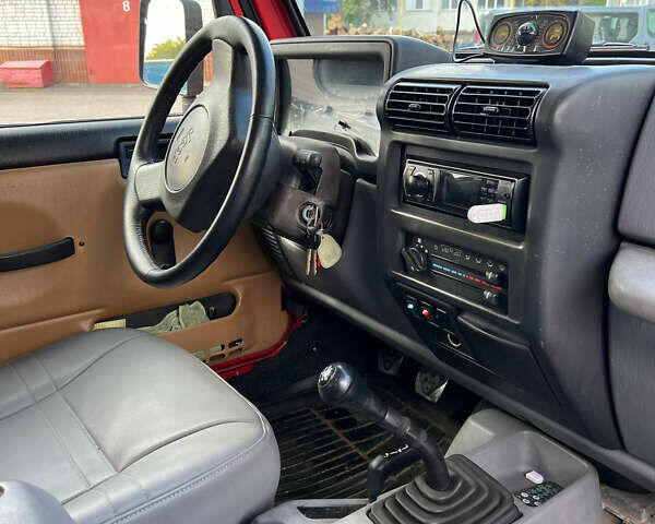 Червоний Джип Wrangler, об'ємом двигуна 2.5 л та пробігом 177 тис. км за 15500 $, фото 13 на Automoto.ua