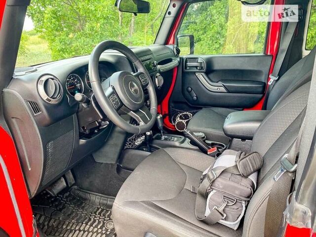 Червоний Джип Wrangler, об'ємом двигуна 3.6 л та пробігом 105 тис. км за 25000 $, фото 7 на Automoto.ua