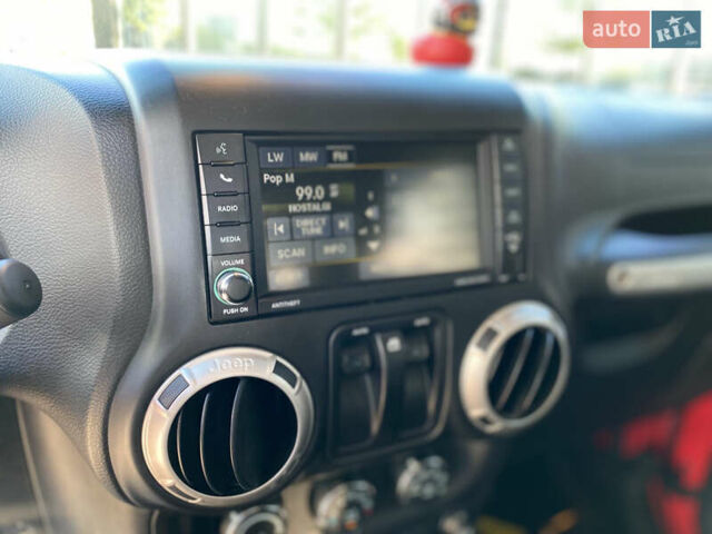 Червоний Джип Wrangler, об'ємом двигуна 2.8 л та пробігом 103 тис. км за 35200 $, фото 12 на Automoto.ua
