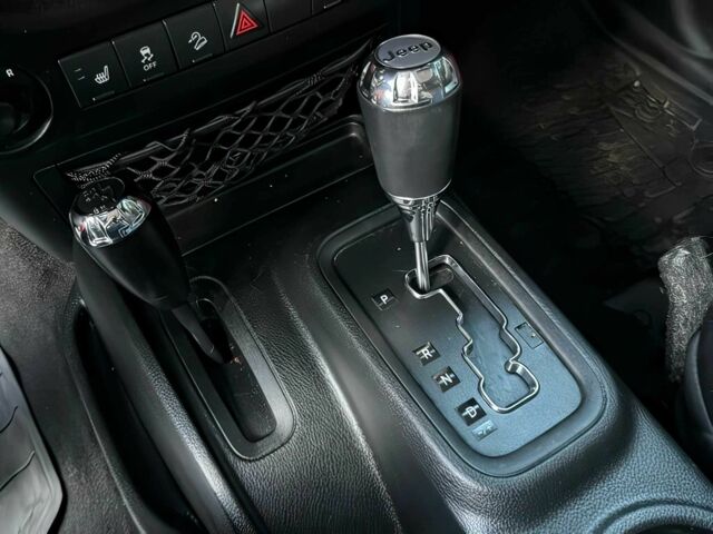 Джип Wrangler 2018 у Одесі на Automoto.ua Червоний Джип Wrangler, об'ємом двигуна 3.6 л та пробігом 43 тис. км за 27400 $, фото 10 на Automoto.ua