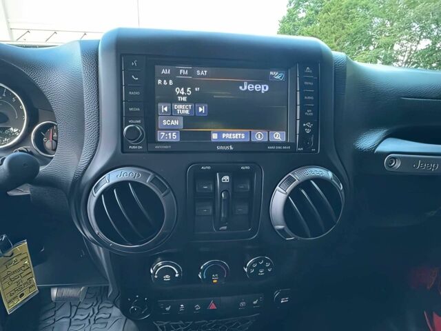 Джип Wrangler 2018 у Одесі на Automoto.ua Червоний Джип Wrangler, об'ємом двигуна 3.6 л та пробігом 43 тис. км за 27400 $, фото 9 на Automoto.ua