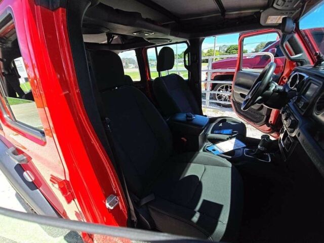 Красный Джип Вранглер, объемом двигателя 0 л и пробегом 34 тыс. км за 28000 $, фото 6 на Automoto.ua