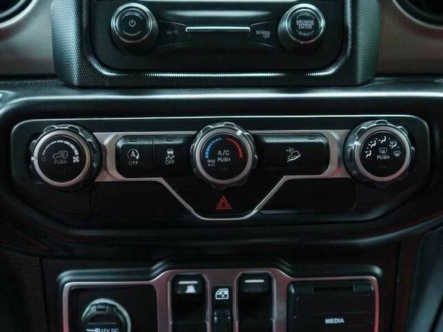 Красный Джип Вранглер, объемом двигателя 2 л и пробегом 57 тыс. км за 11000 $, фото 11 на Automoto.ua