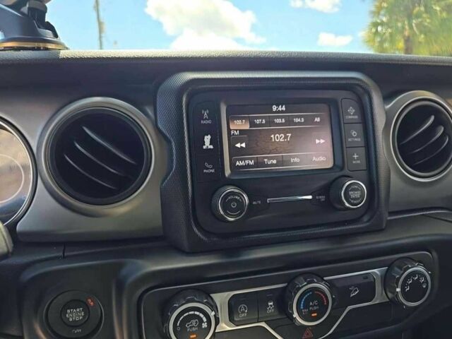 Красный Джип Вранглер, объемом двигателя 0 л и пробегом 34 тыс. км за 28000 $, фото 11 на Automoto.ua